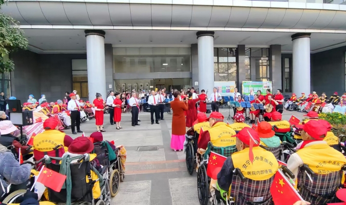 莫道宝地桑榆晚 螳川银霞谱新章 ——小记安宁市老年大学“螳川银霞志愿服务队”
