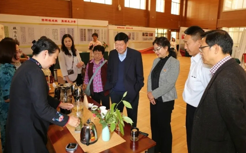云南省昆明市启动“银龄书香·昆明记忆”读书活动 36名“阅读大使”+52名“银霞领读者”邀您读书啦！