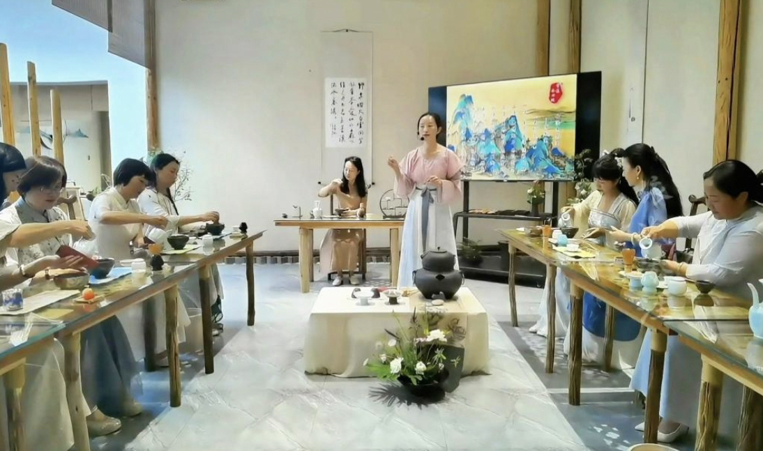 云南省楚雄州：办好老年大学 打响“游学养”金招牌